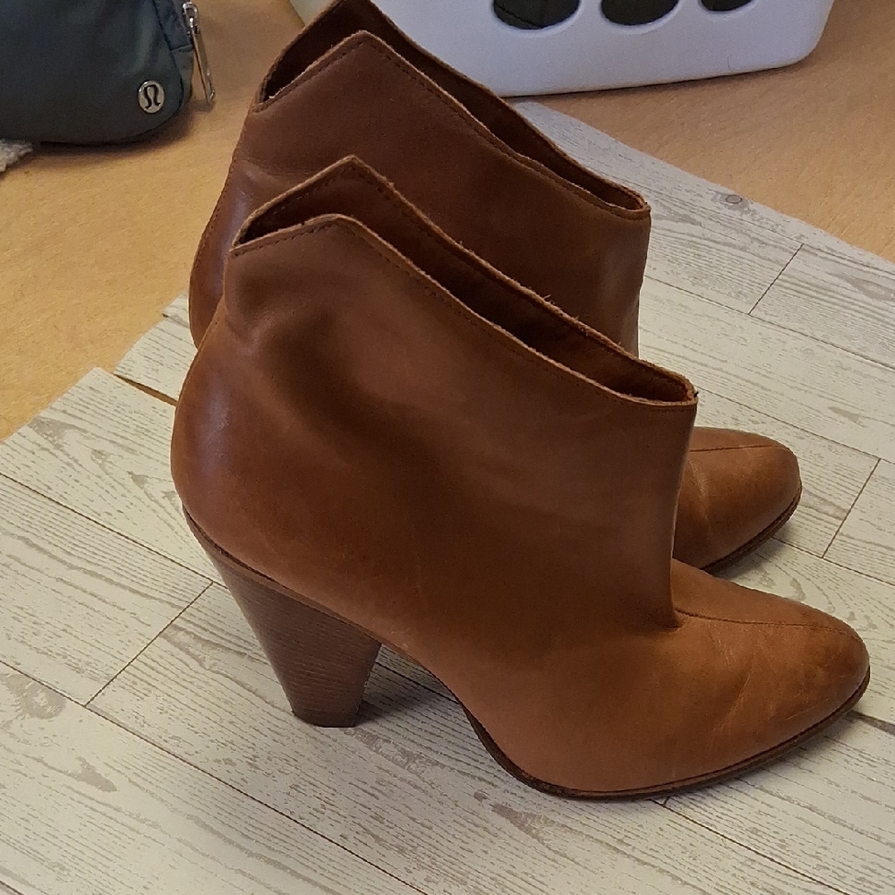Donald J. Pliner Tan Heeled Boots
